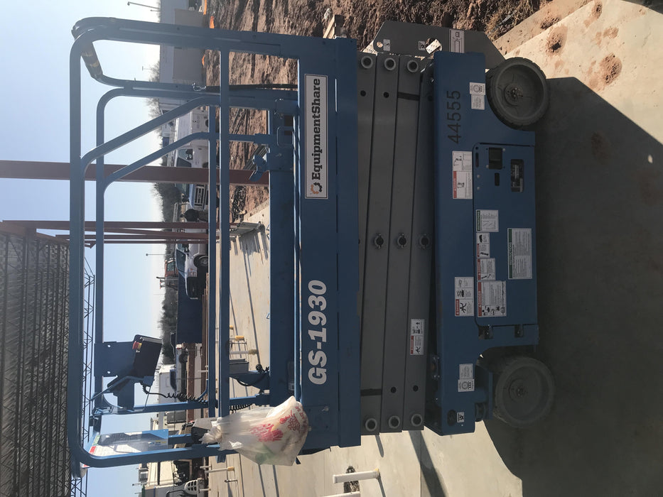 2019 Genie GS-1930 Fixed rails with chain Entry