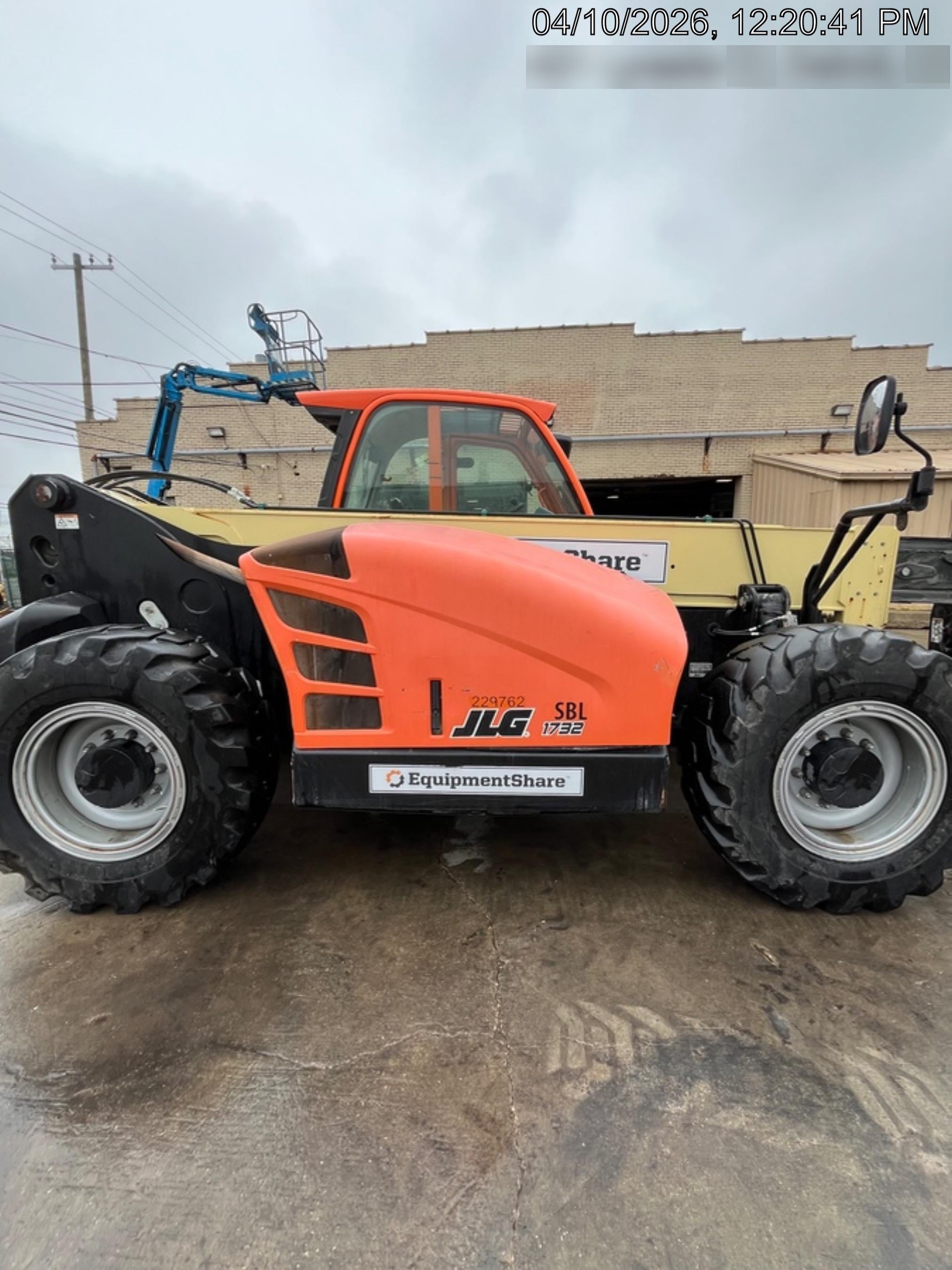 2022 JLG 1732