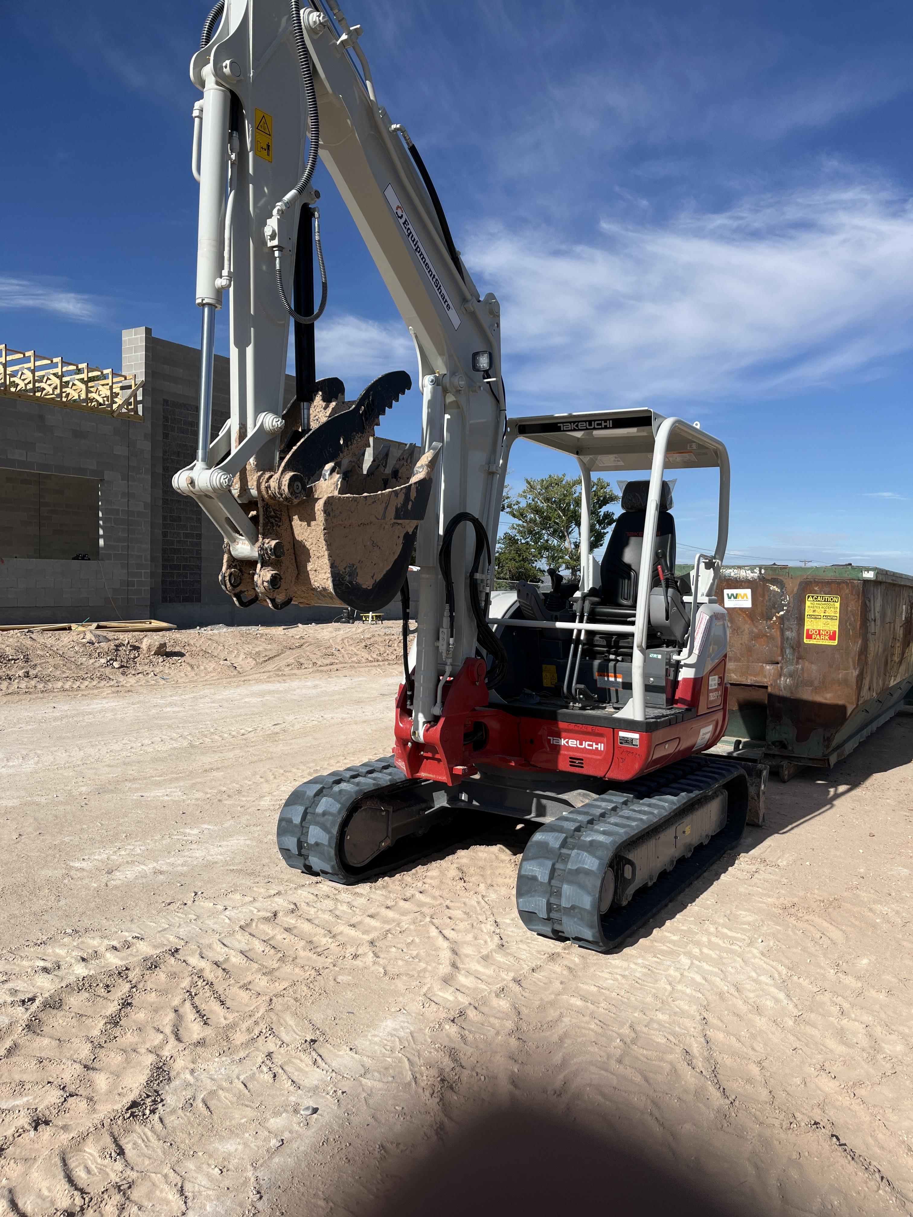 2023 TAKEUCHI TB250-2R