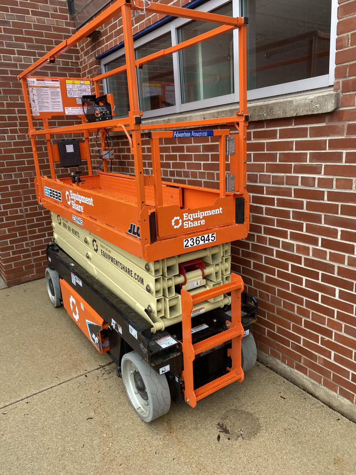 2022 JLG ES2632