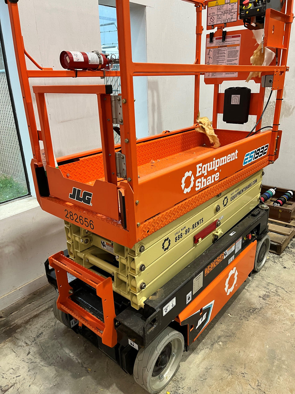 2022 JLG ES1932