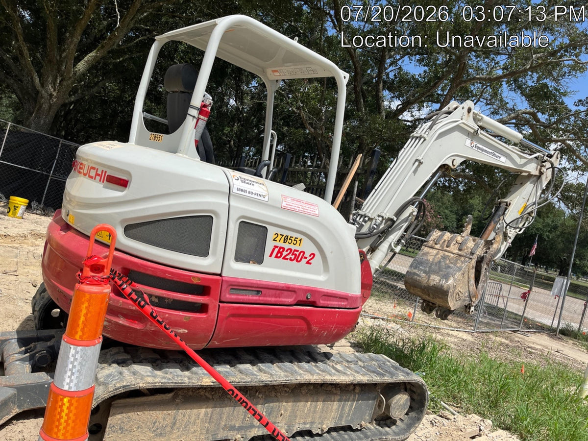 2022 TAKEUCHI TB250-2R