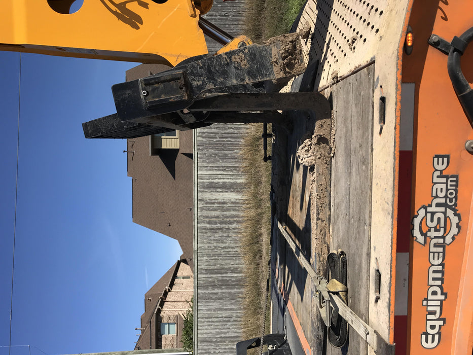 2019 JCB 512-56 Canopy, 109 HP, Solid Tires, STD Worklight, Beacon, Aux Hydraulics, Lifting Eye, Back up Alarm w/66" Carriage/60" Forks