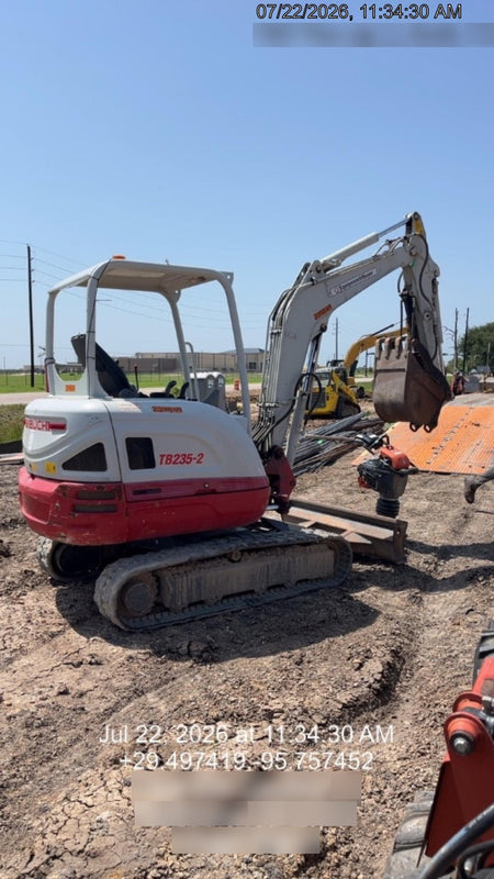 2022 TAKEUCHI TB235-2R