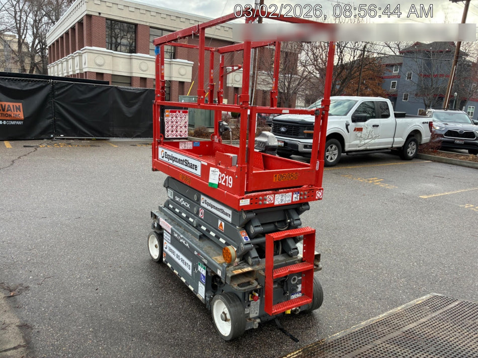 2020 Skyjack SJIII-3219 Solid NM Tires, Half height spring hinged entry gate, Dual Beacons, 800W Inverter