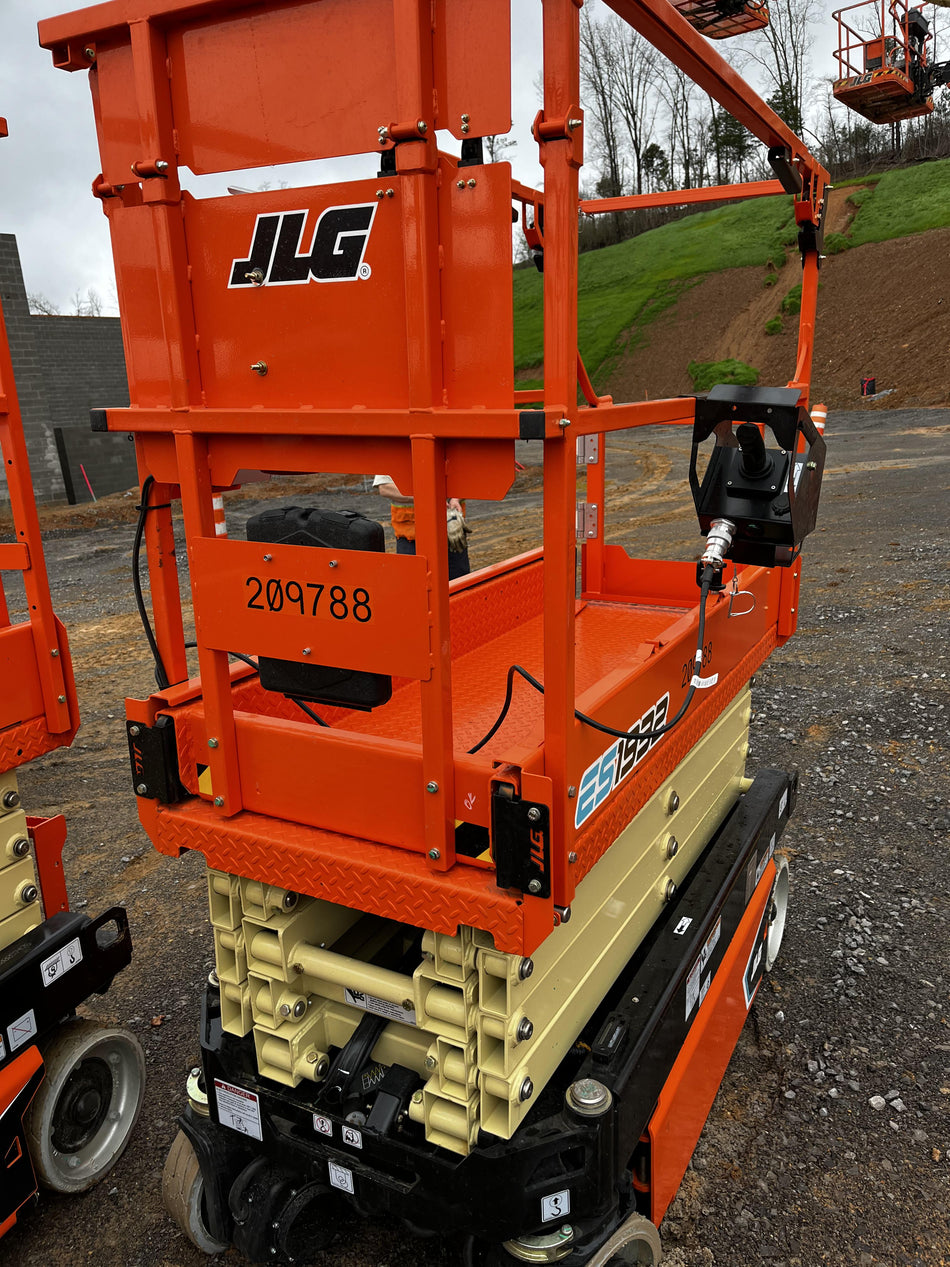 2022 JLG ES1932