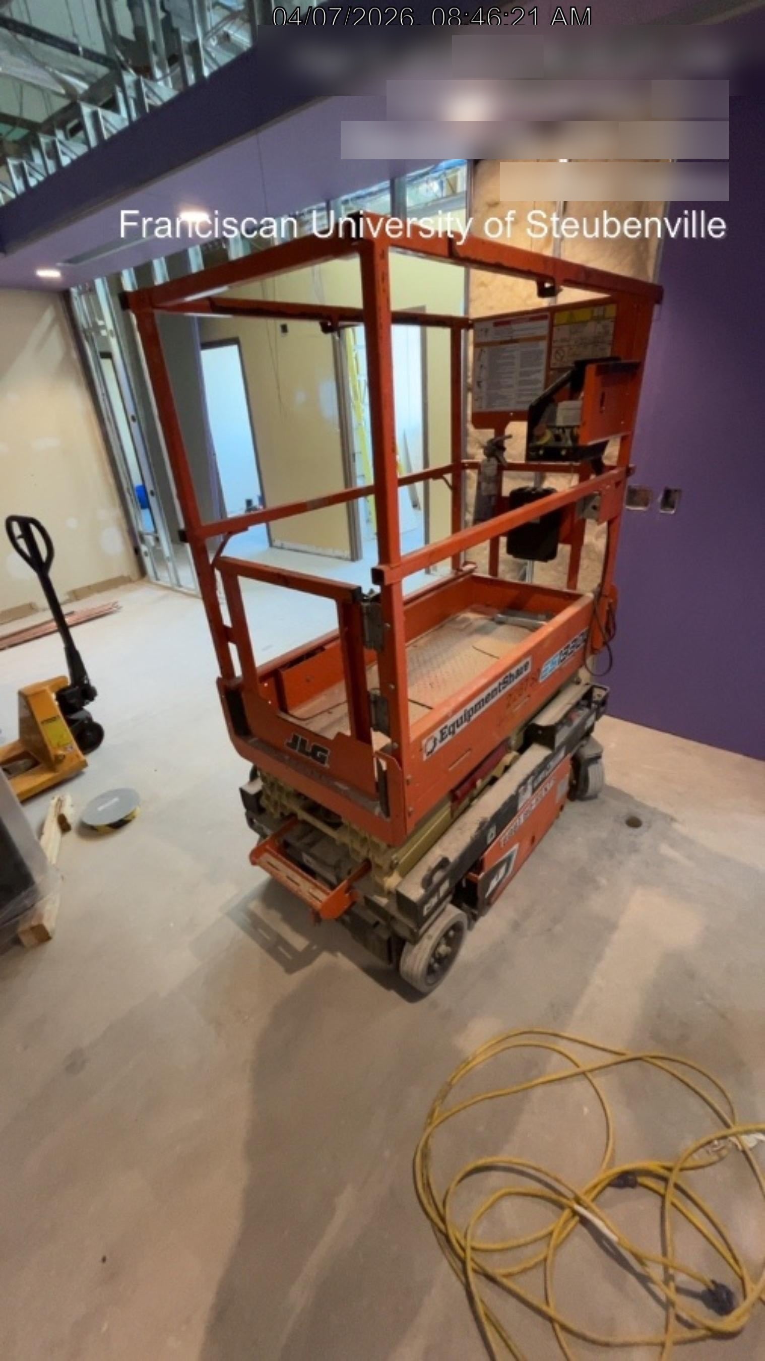 2022 JLG ES1330L