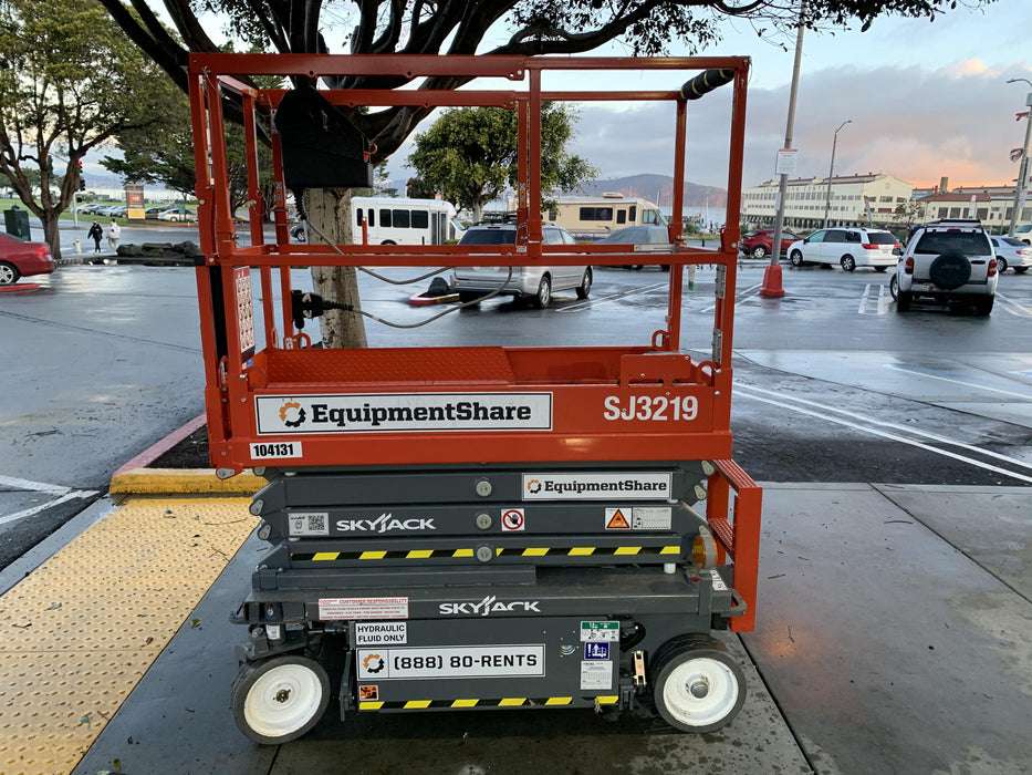 2020 Skyjack SJIII-3219 Solid NM Tires, Half height spring hinged entry gate, Dual Beacons, 800W Inverter