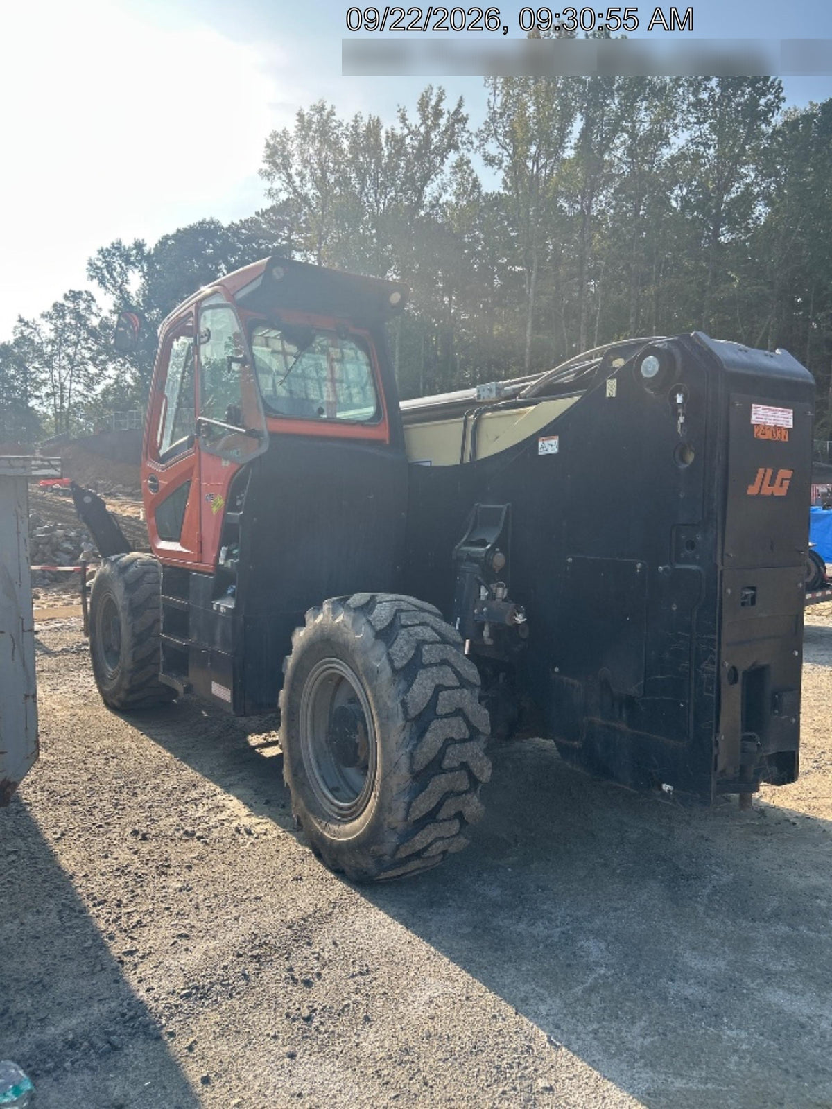 2022 JLG 1075