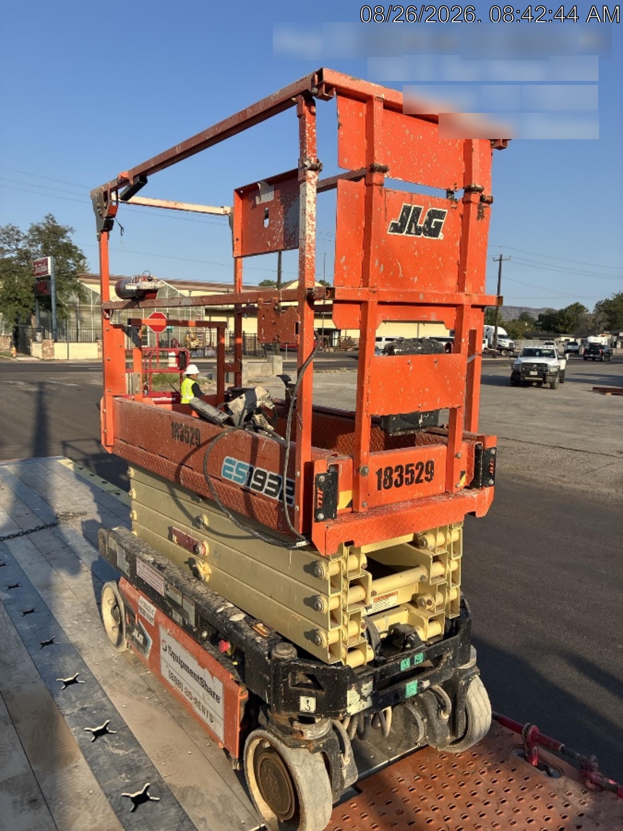 2021 JLG ES1932