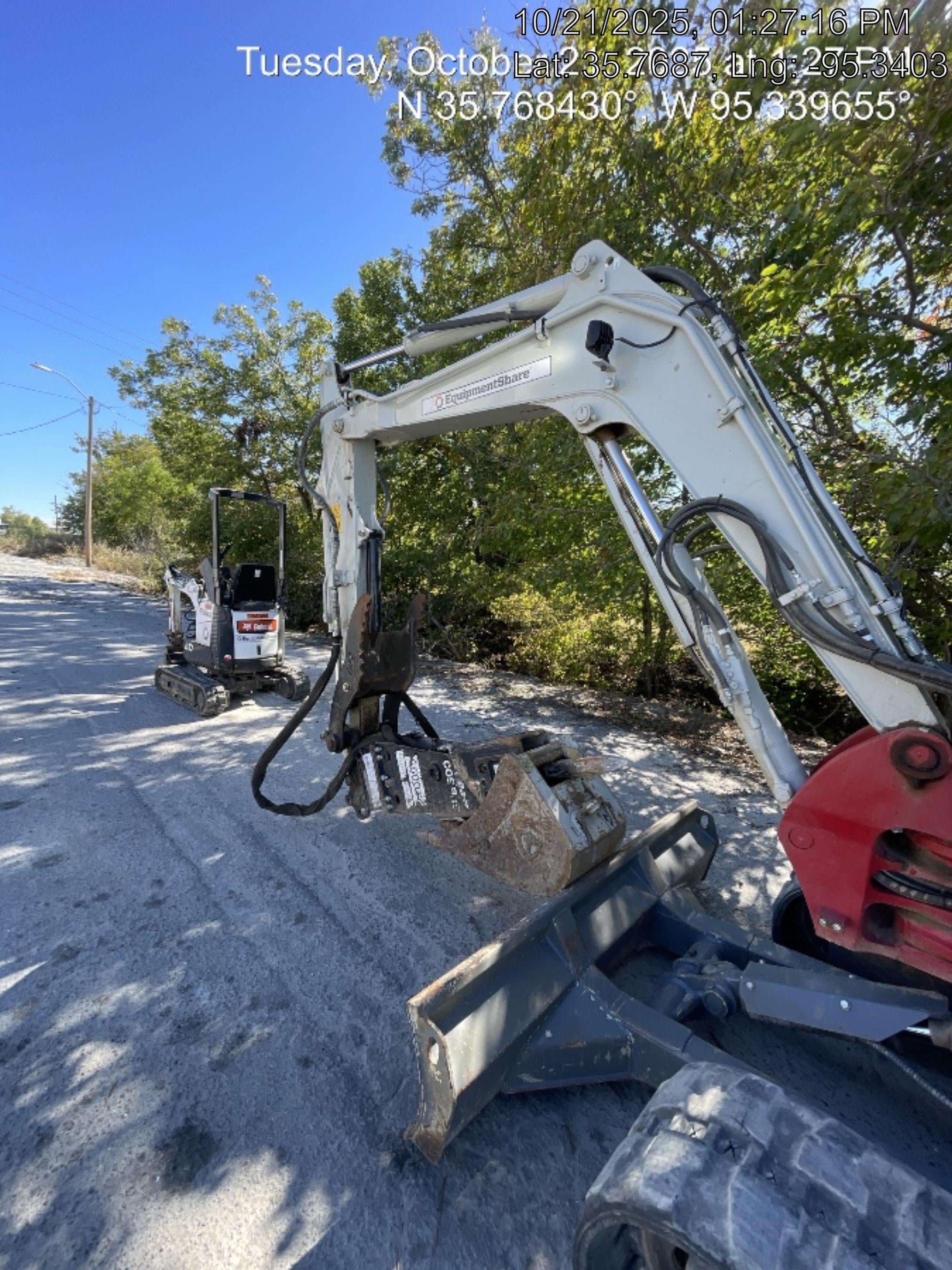 2023 TAKEUCHI TB250-2CR