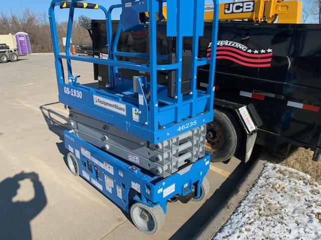 2019 Genie GS-1930 Fixed rails with chain Entry