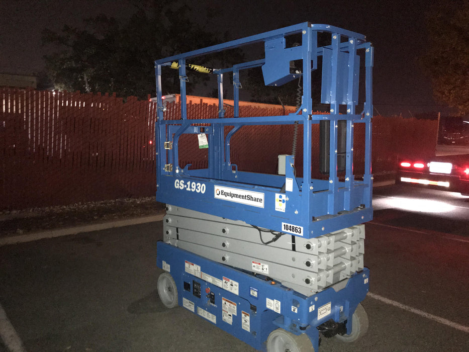 2020 Genie GS-1930 Solid Non Marking Tires, Beacon, Folding rails with half height swing gate, 800W Inverter