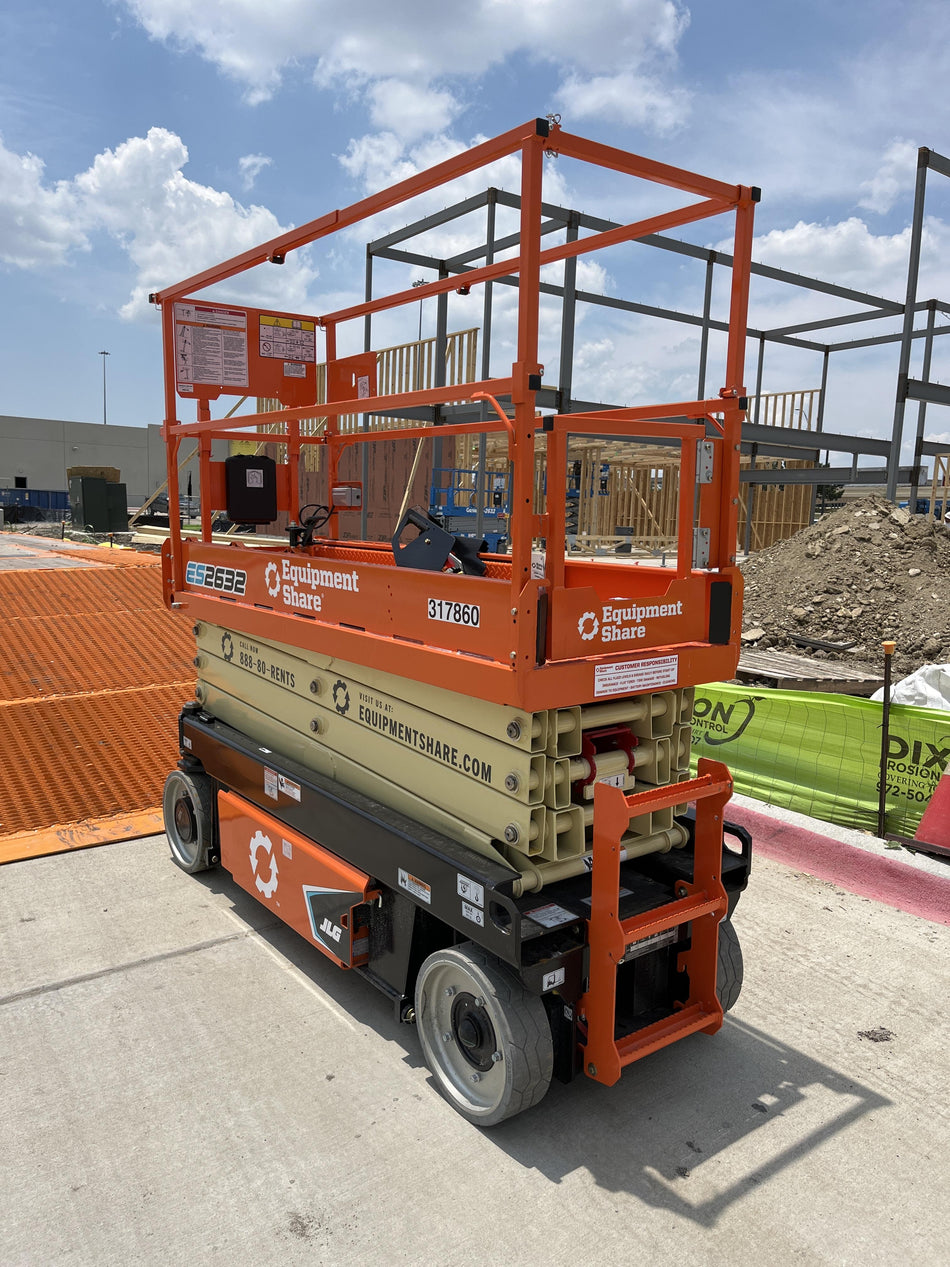 2023 JLG ES2632