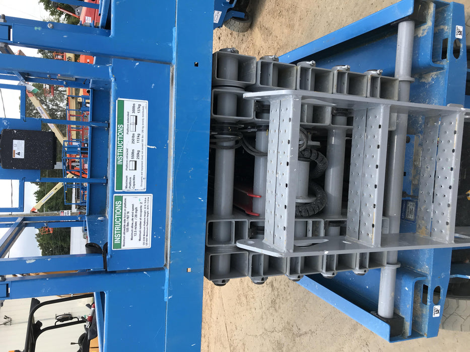 2019 Genie GS-4047 Folding rails with half height swing gate