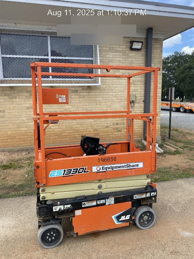 2021 JLG ES1330L