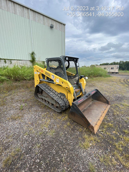 2018 Wacker Neuson ST35 Wacker Neuson ST35 Radial CTL w/82" Bucket w/smooth bolt-on edge, 48" Pallet Forks