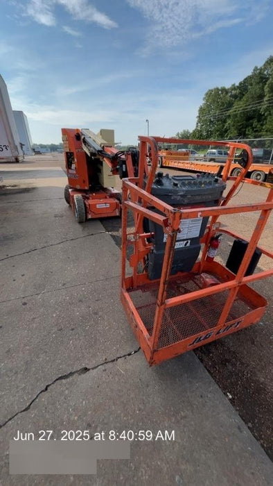 2019 JLG E300AJP