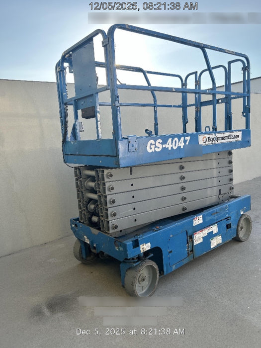 2019 Genie GS-4047 Folding rails with half height swing gate