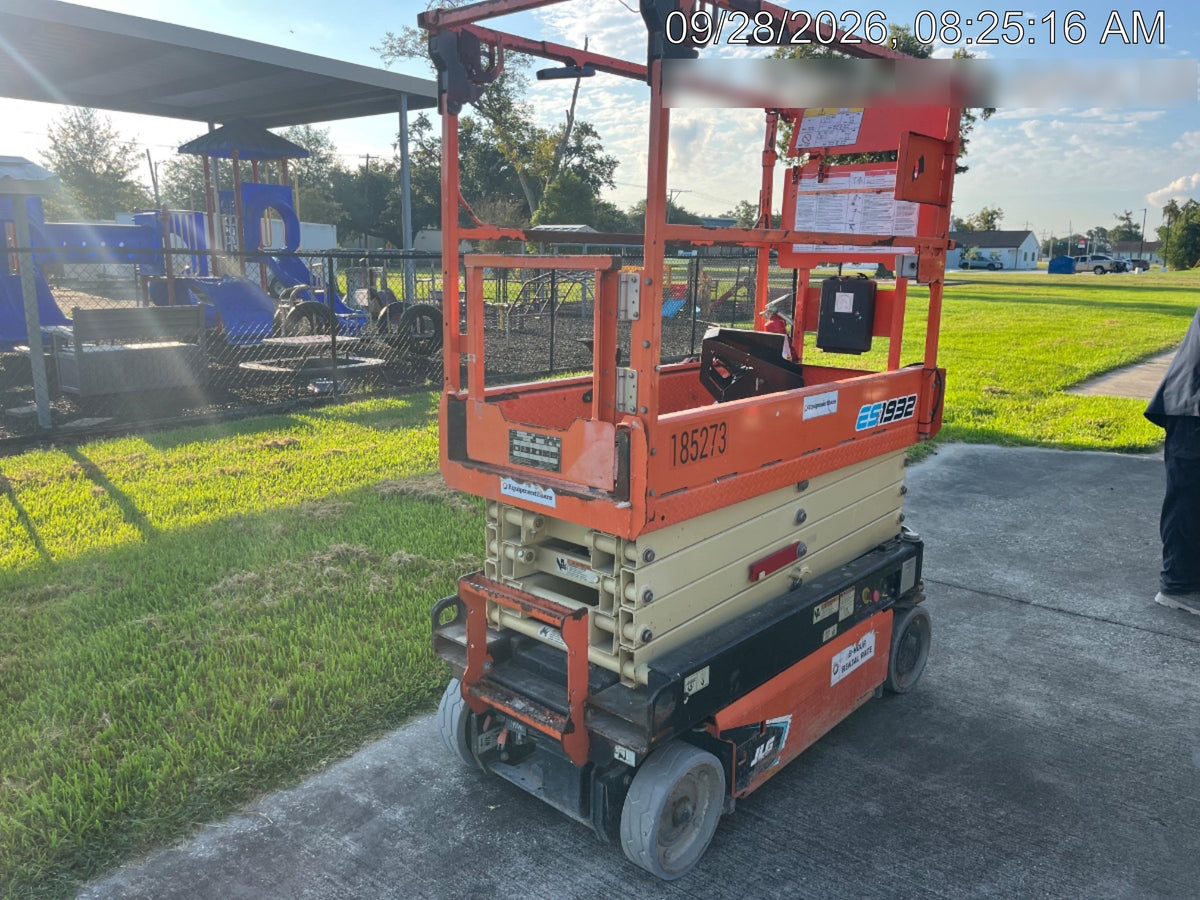 2021 JLG ES1932
