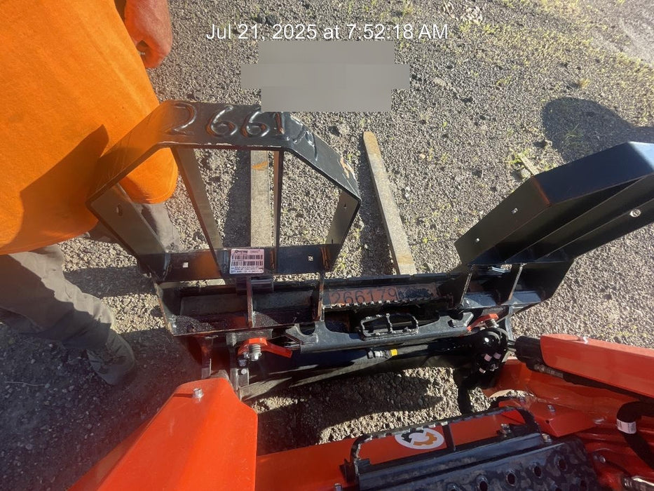 2022 TAKEUCHI 48" Pallet Forks - Takeuchi