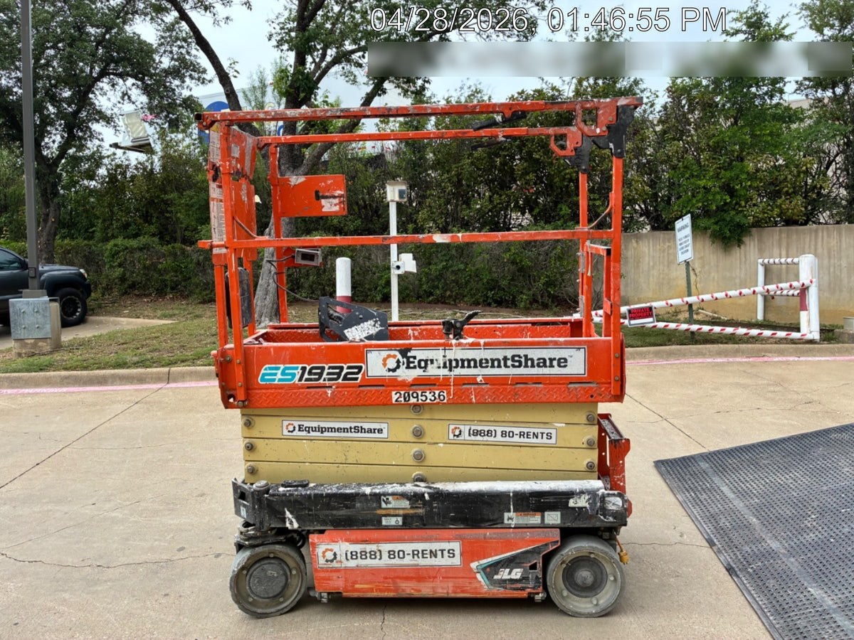 2022 JLG ES1932