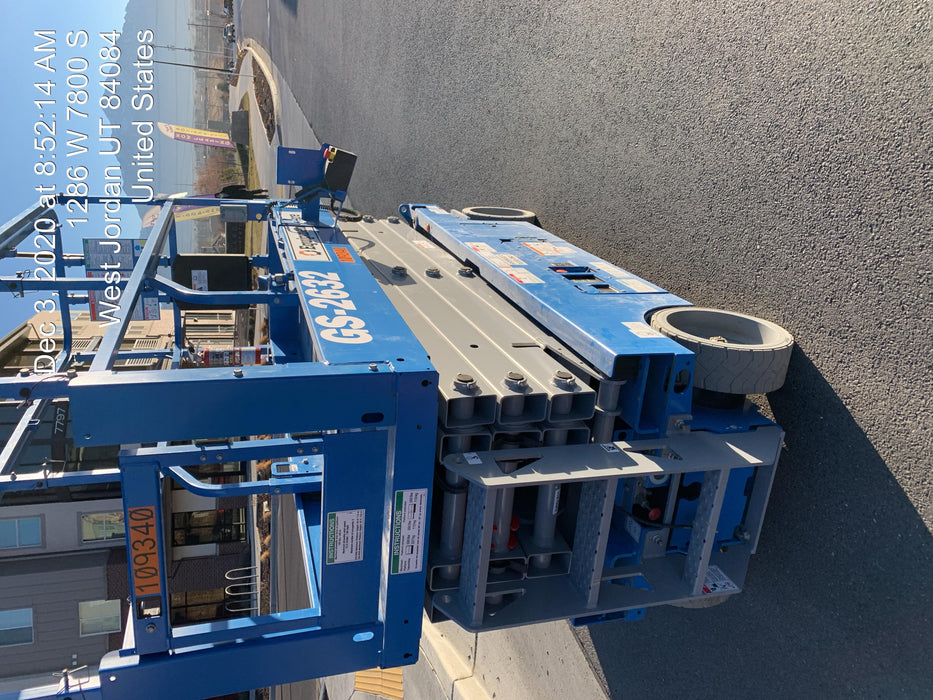 2020 Genie GS-2632 Solid NM Tires, Folding Rails with Half-Height Swing Gate, Beacon