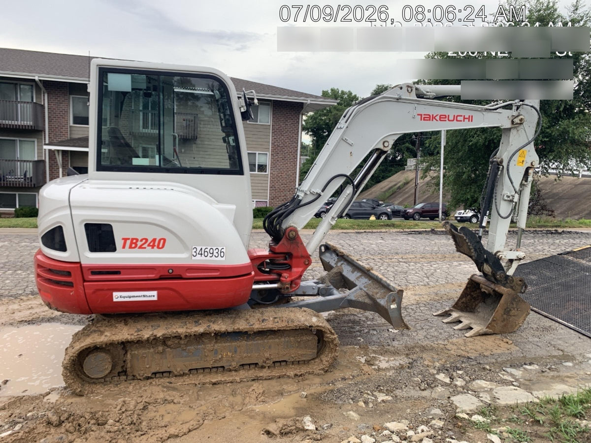 2023 TAKEUCHI TB240-CR