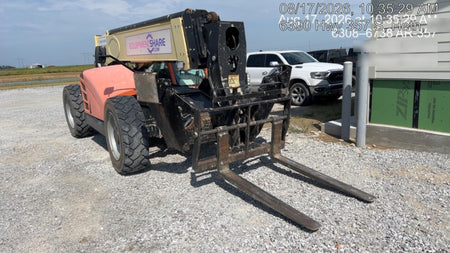 2016 JLG 1055