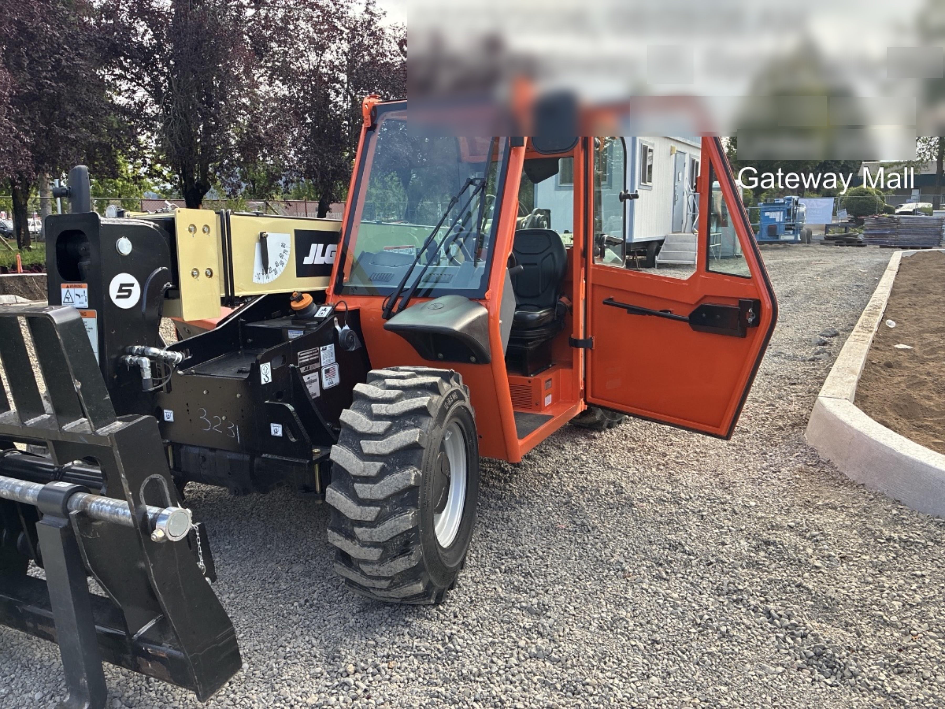 2025 JLG 519