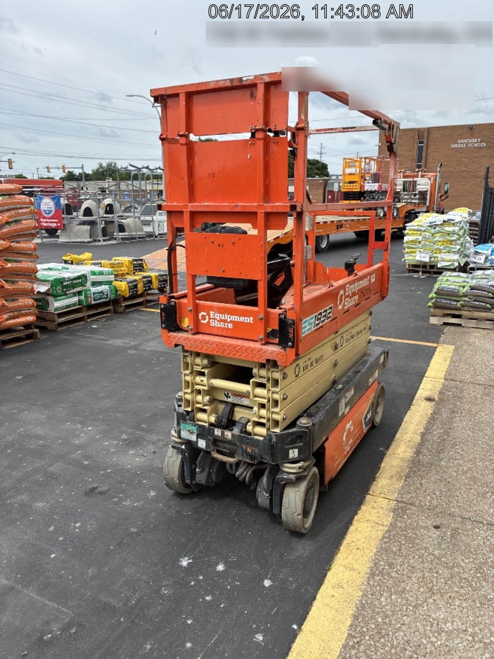 2022 JLG ES1932