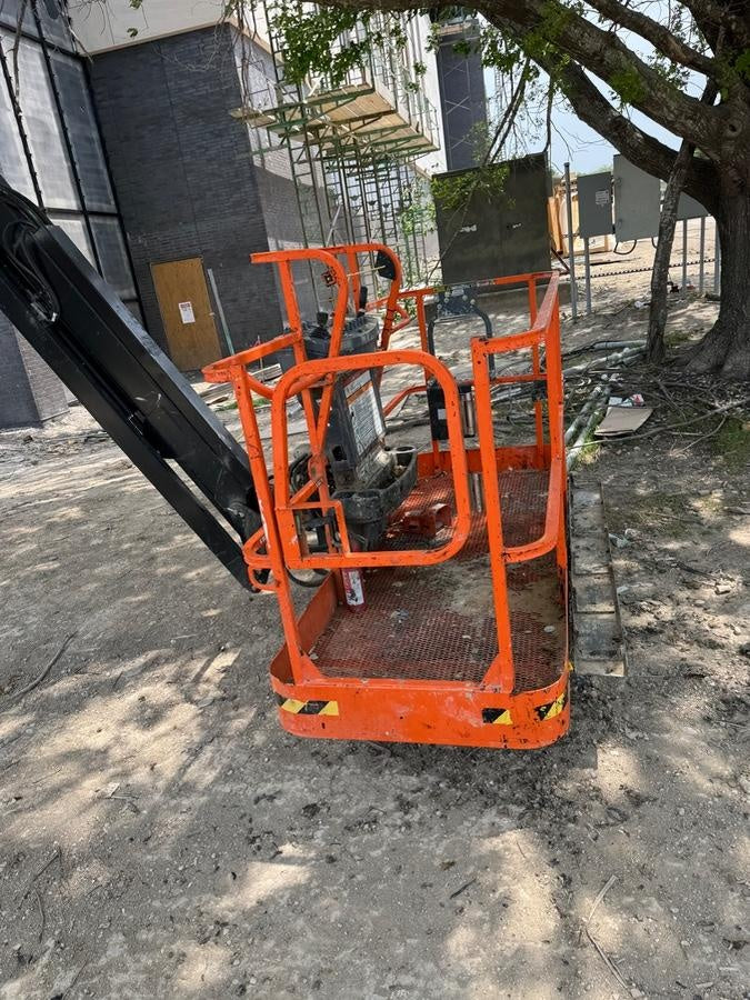 2023 JLG 660SJ