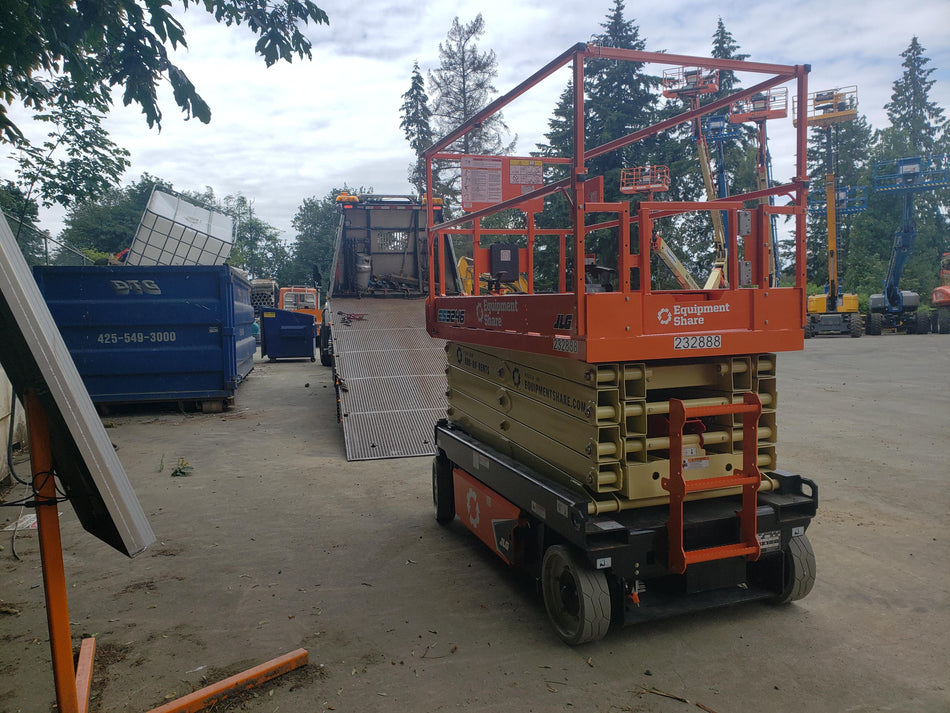 2022 JLG ES3246