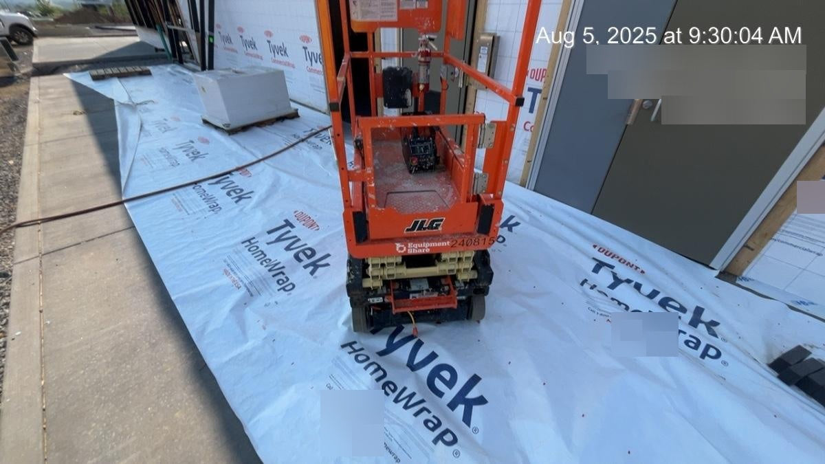 2022 JLG ES1330L