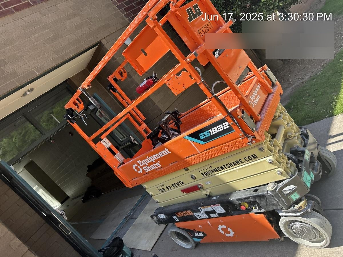 2025 JLG ES1932