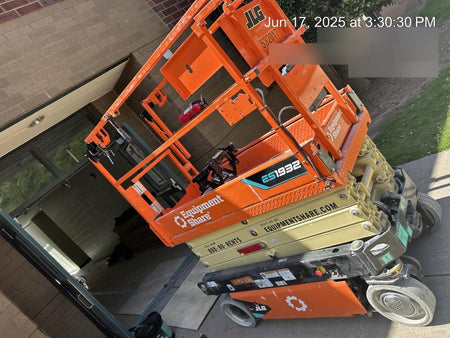 2025 JLG ES1932