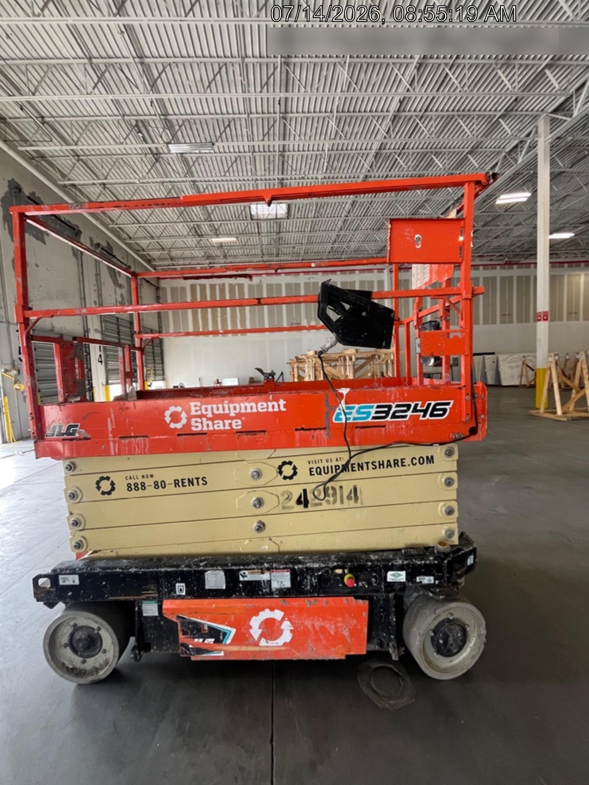 2022 JLG ES3246