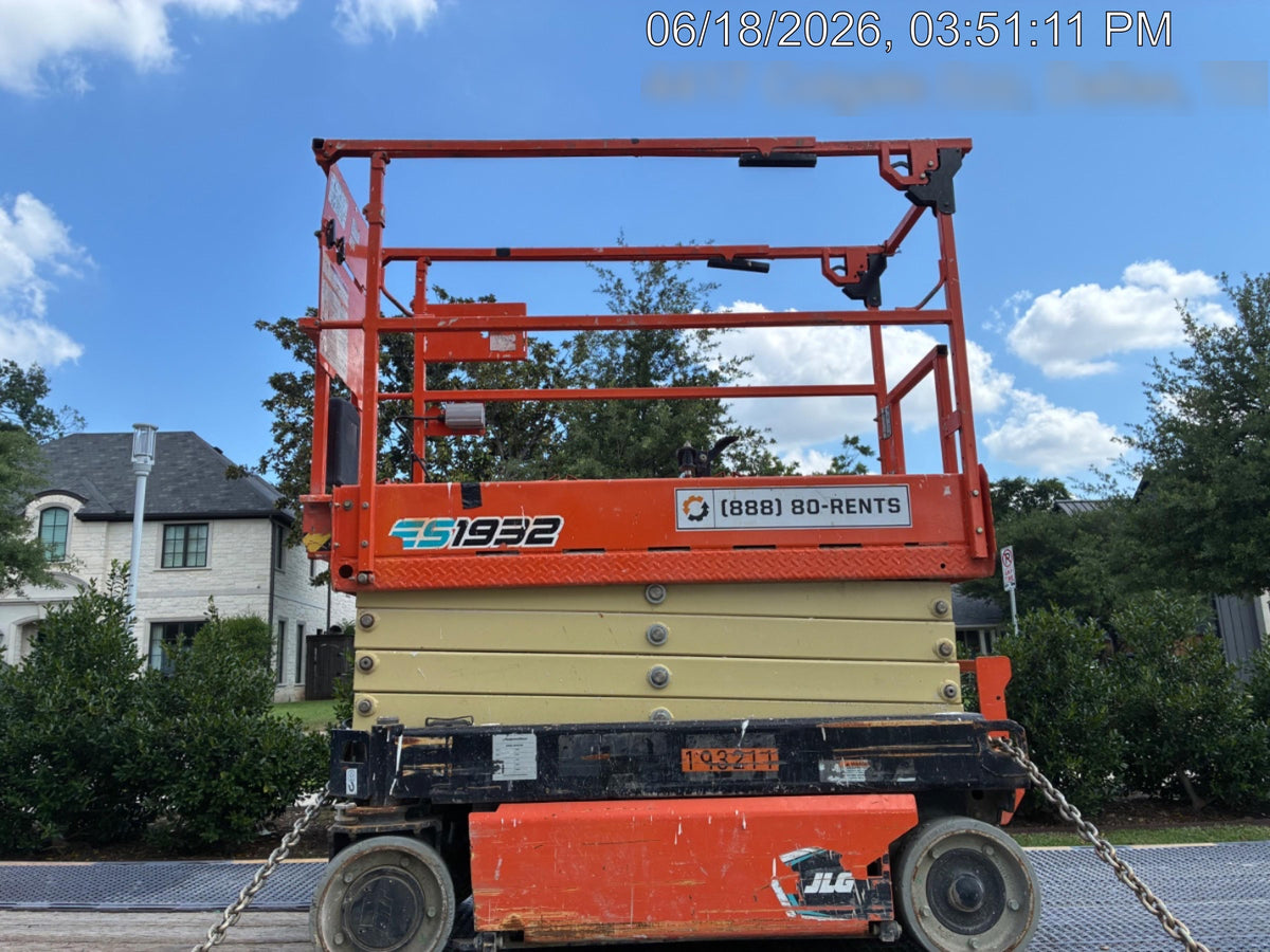2021 JLG ES1932