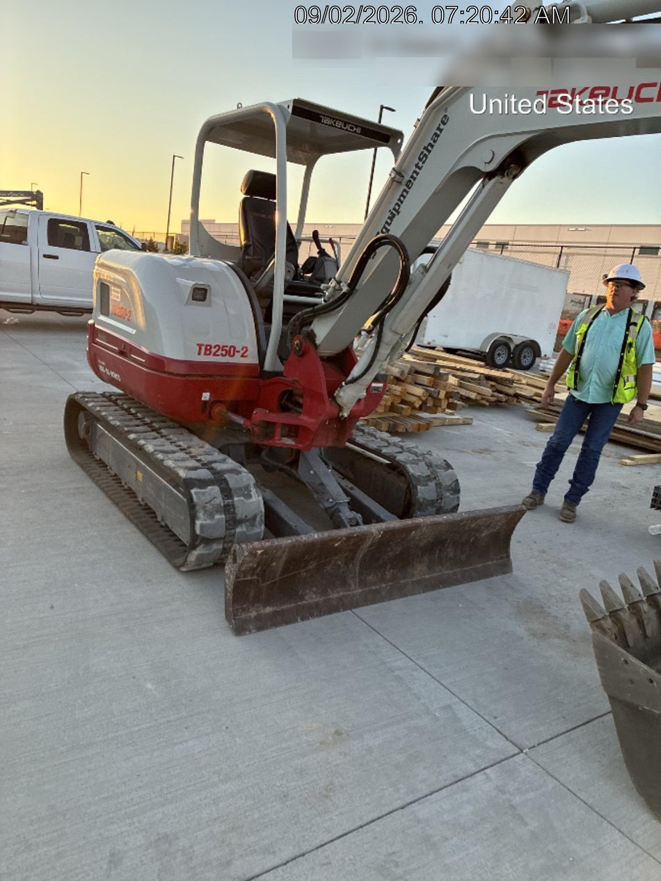 2025 TAKEUCHI TB250-2R