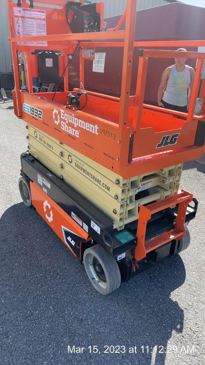 2023 JLG ES1932