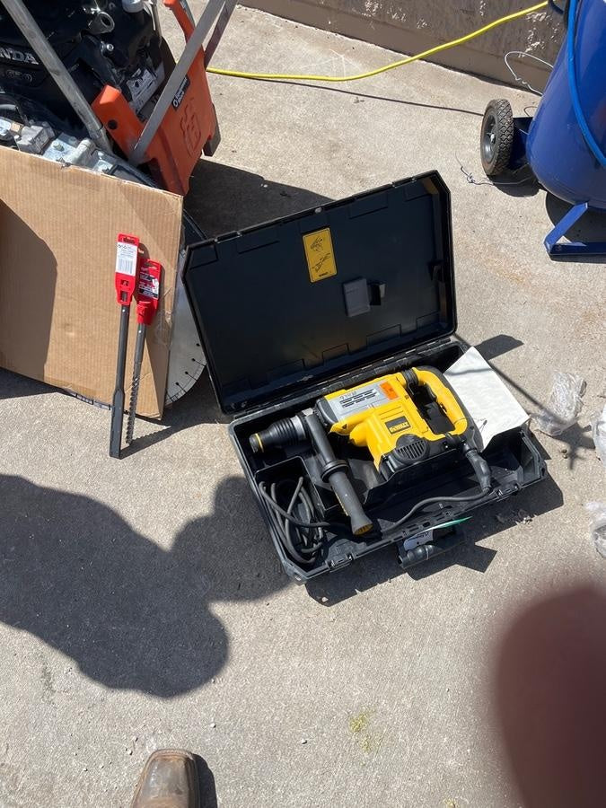 2020 DEWALT D25604K