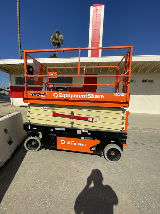2022 JLG R4045