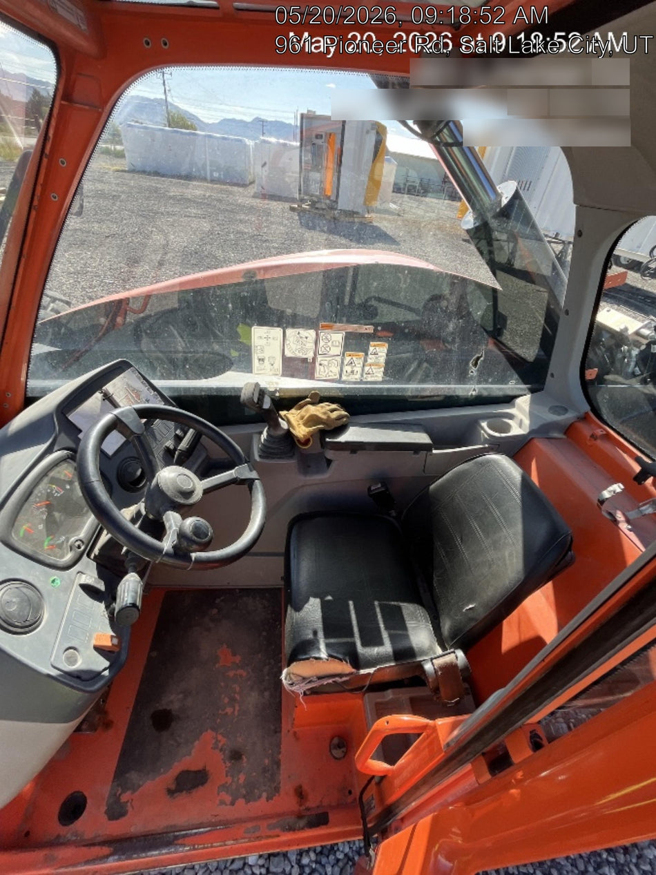 2017 JLG 742