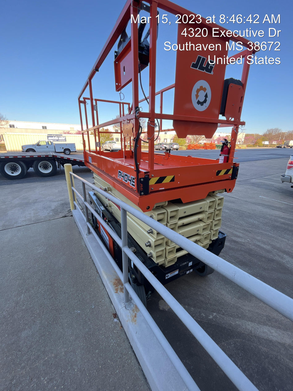 2023 JLG R4045