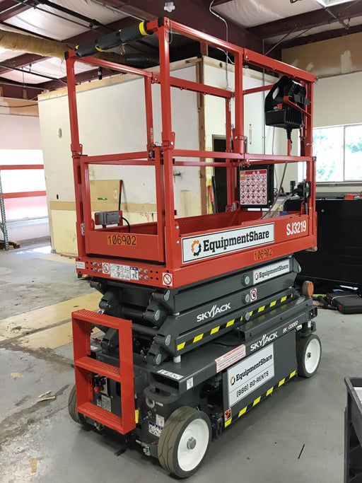 2020 Skyjack SJIII-3219 Solid NM Tires, Half height spring hinged entry gate, Dual Beacons, 800W Inverter