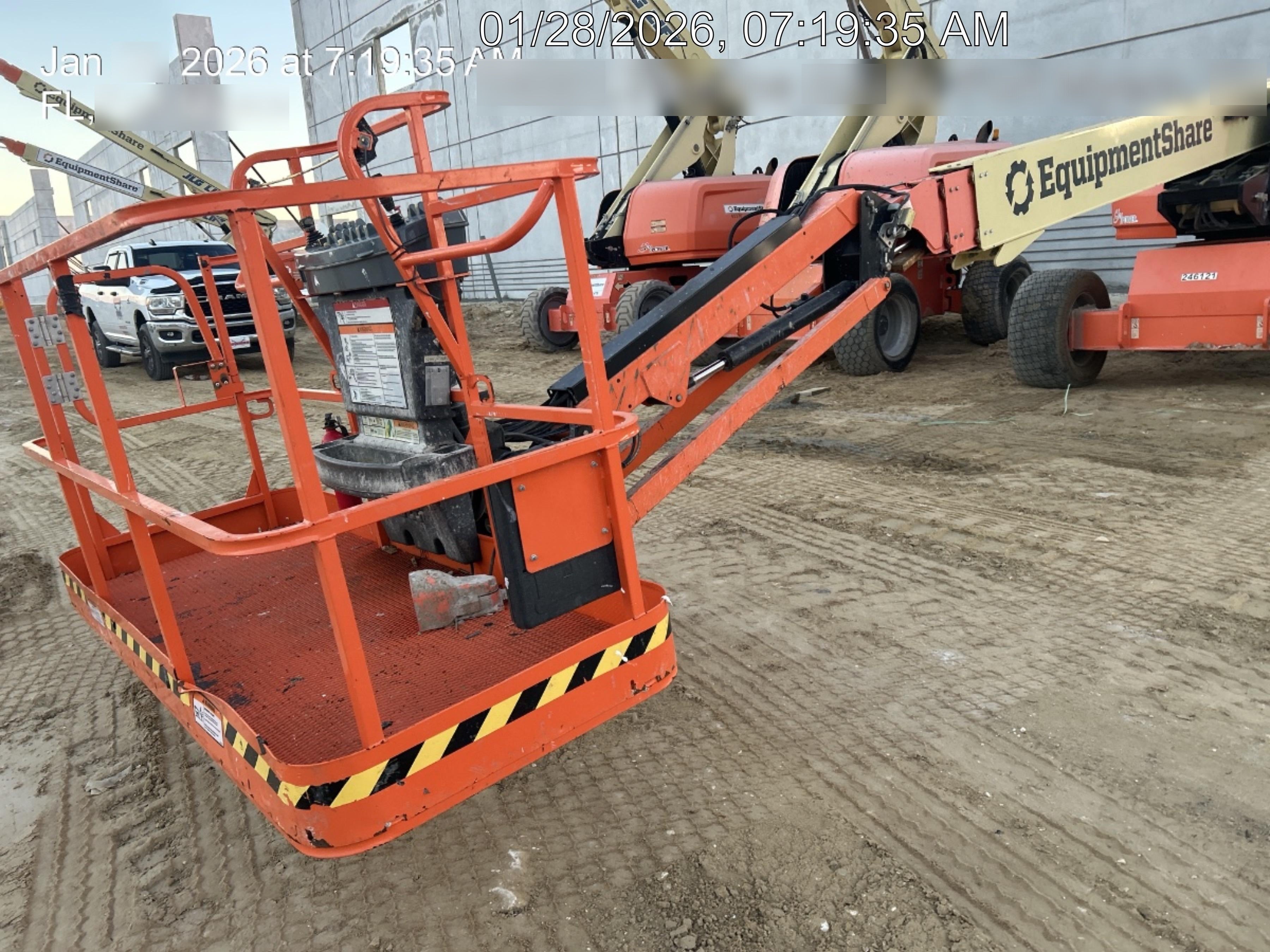 2022 JLG 660SJ