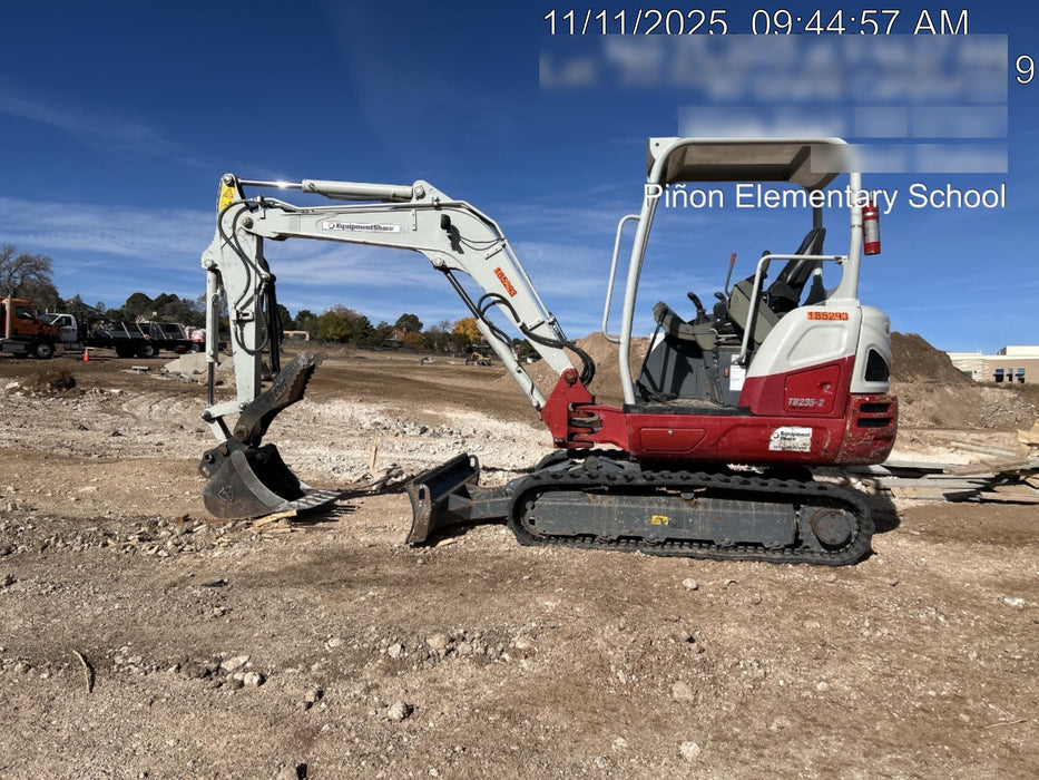 2021 TAKEUCHI TB235-2R