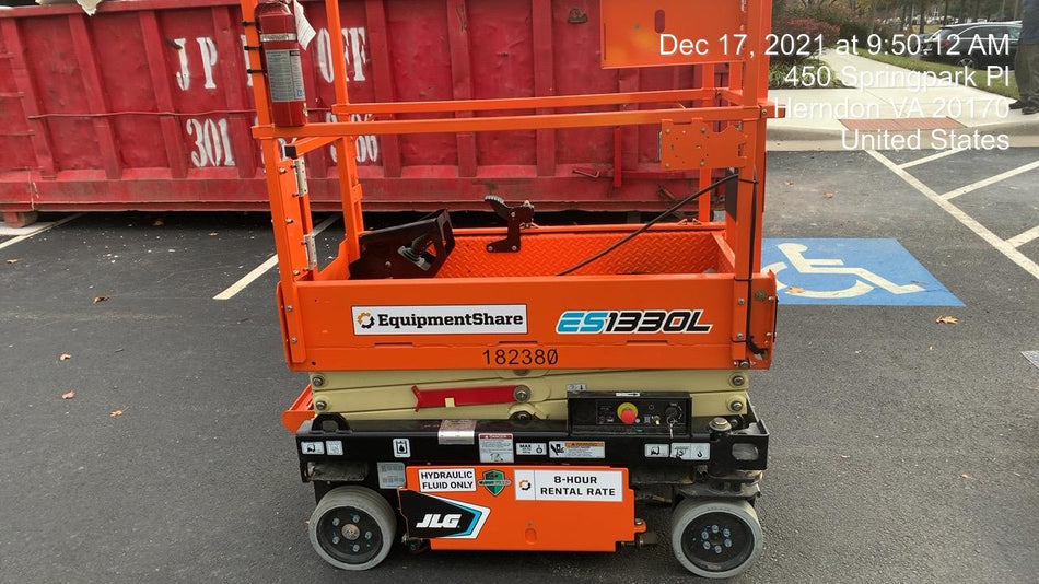 2021 JLG ES1330L