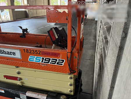2021 JLG ES1932