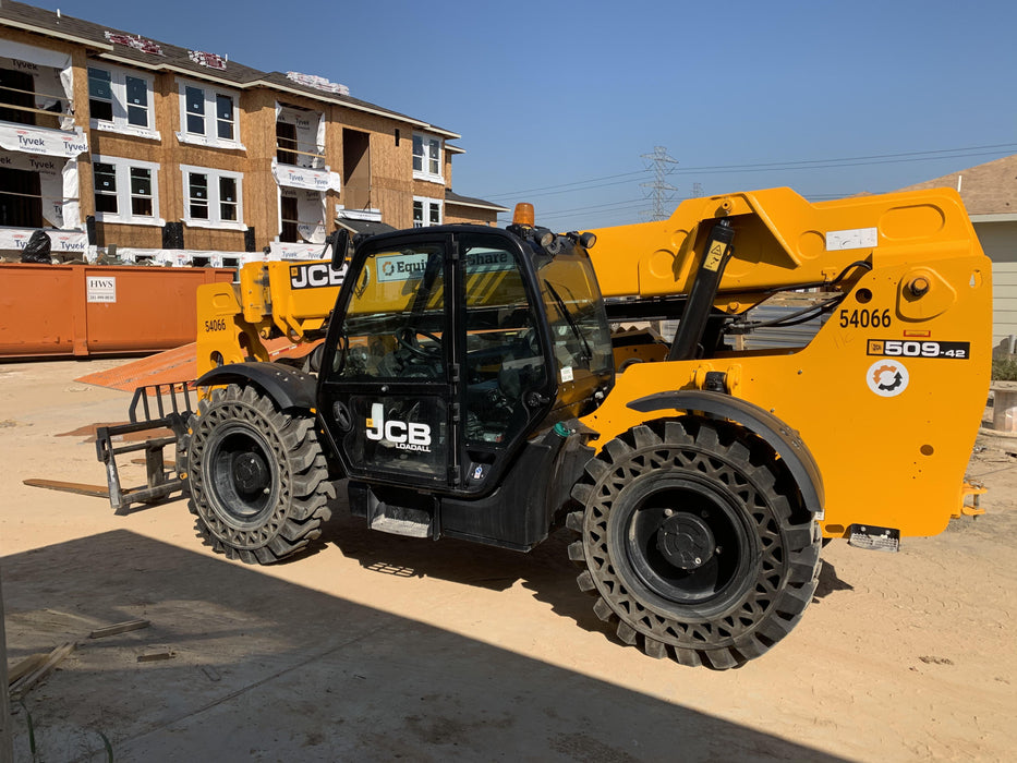 2019 JCB 509-42 Cab/Heat/Air, 74 HP, Solid Tires, STD Worklight, Beacon, Aux Hydraulics, Lifting Eye, Back up Alarm w/66" Carriage/60" Forks